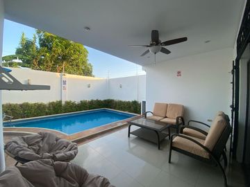 SALINAS, AMPLIA CASA CERCA DEL MAR, CON 4 DORMITORIOS Y PISCINA