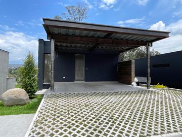 En Venta Casa Cumbaya