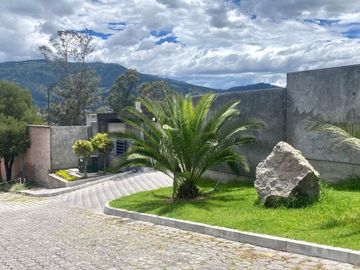 En Venta Casa Cumbaya