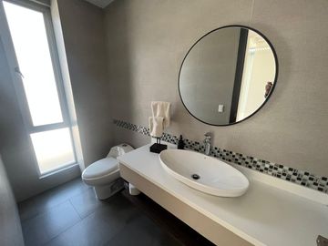 CASA DE VENTA DE TRES DORMITORIOS EN URBANIZACION ALTAVISTA DE NAYON