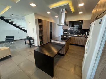 CASA DE VENTA DE TRES DORMITORIOS EN URBANIZACION ALTAVISTA DE NAYON