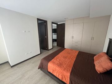 CASA DE VENTA DE TRES DORMITORIOS EN URBANIZACION ALTAVISTA DE NAYON