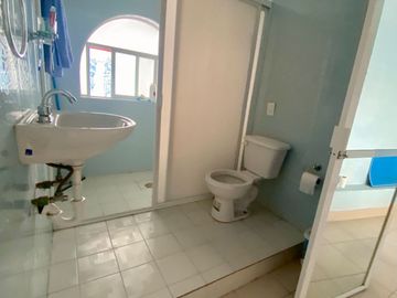 Enorme propiedad de tres niveles en venta. Corregidora Centro de Morelia.