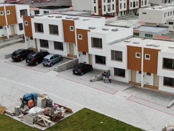 Casas Crédito VIP La Armenia Puente 3 Valle de los Chillos 3 dormitorios 2 parqueaderos jardín privado