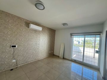 Se vende casa moderna en Fracc. Prados de La Caonquista, privada con alberca