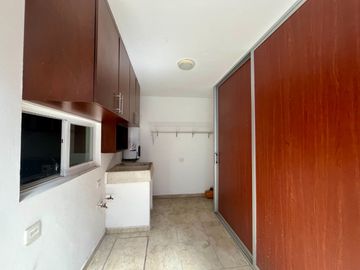 Se vende casa moderna en Fracc. Prados de La Caonquista, privada con alberca