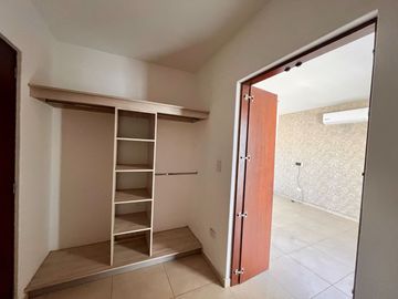 Se vende casa moderna en Fracc. Prados de La Caonquista, privada con alberca