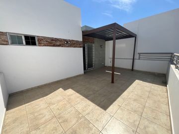 Se vende casa moderna en Fracc. Prados de La Caonquista, privada con alberca