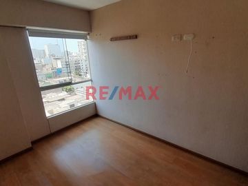 Amplio Depa, Con Lindo Balcon Y Vista Exterior