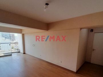 Amplio Depa, Con Lindo Balcon Y Vista Exterior