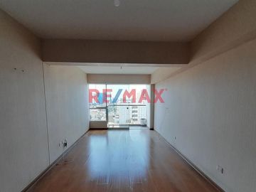 Amplio Depa, Con Lindo Balcon Y Vista Exterior