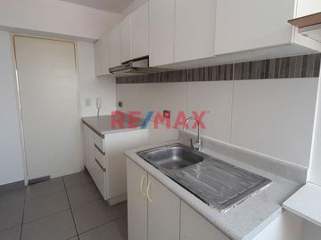 Amplio Depa, Con Lindo Balcon Y Vista Exterior