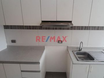 Amplio Depa, Con Lindo Balcon Y Vista Exterior