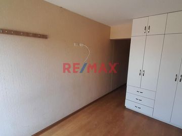 Amplio Depa, Con Lindo Balcon Y Vista Exterior