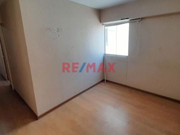 Amplio Depa, Con Lindo Balcon Y Vista Exterior