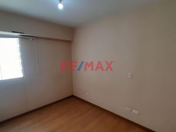 Amplio Depa, Con Lindo Balcon Y Vista Exterior