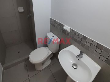 Amplio Depa, Con Lindo Balcon Y Vista Exterior