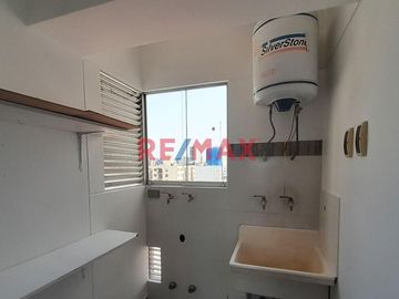Amplio Depa, Con Lindo Balcon Y Vista Exterior
