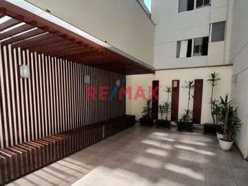 Amplio Depa, Con Lindo Balcon Y Vista Exterior