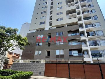Amplio Depa, Con Lindo Balcon Y Vista Exterior