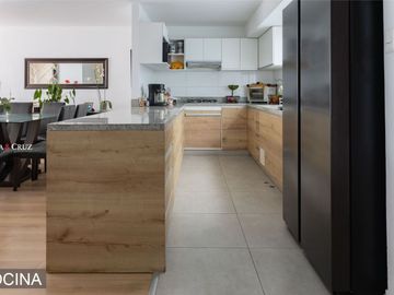 VENTA DE DEPARTAMENTO EN PRIMER PISO, FRENTE A PARQUE EN SURCO