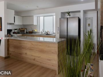 VENTA DE DEPARTAMENTO EN PRIMER PISO, FRENTE A PARQUE EN SURCO