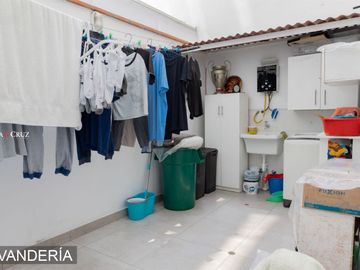 VENTA DE DEPARTAMENTO EN PRIMER PISO, FRENTE A PARQUE EN SURCO