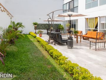 VENTA DE DEPARTAMENTO EN PRIMER PISO, FRENTE A PARQUE EN SURCO