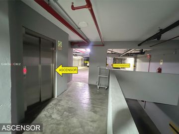 VENTA DE DEPARTAMENTO EN PRIMER PISO, FRENTE A PARQUE EN SURCO