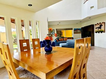 Casa en venta en Oaxtepec, Morelos.