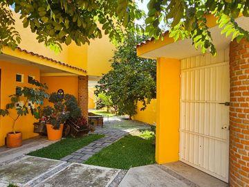 Casa en venta en Oaxtepec, Morelos.