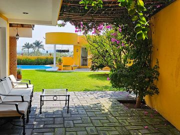 Casa en venta en Oaxtepec, Morelos.