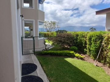 Hermosa Casa De Venta Tanda – Sector Miravalle / Cumbayá
