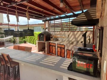 Hermosa Casa De Venta Tanda – Sector Miravalle / Cumbayá