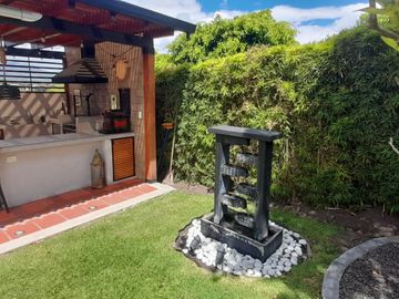 Hermosa Casa De Venta Tanda – Sector Miravalle / Cumbayá
