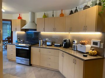 Hermosa Casa De Venta Tanda – Sector Miravalle / Cumbayá