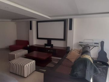 Hermosa Casa De Venta Tanda – Sector Miravalle / Cumbayá