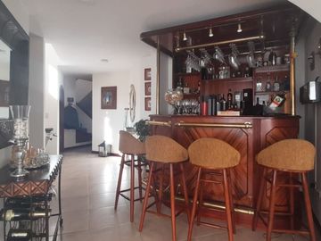 Hermosa Casa De Venta Tanda – Sector Miravalle / Cumbayá