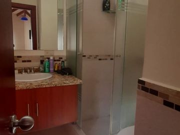 Hermosa Casa De Venta Tanda – Sector Miravalle / Cumbayá