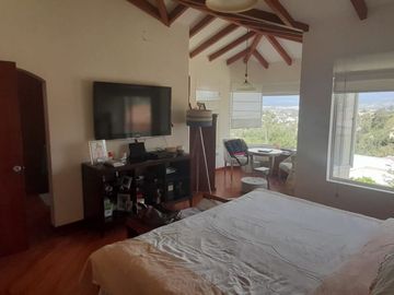 Hermosa Casa De Venta Tanda – Sector Miravalle / Cumbayá