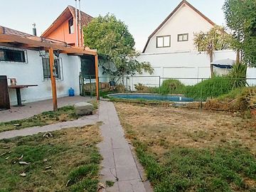 Gran Terreno, Ideal Para Remodelar, Piscina, Colegios, Metro