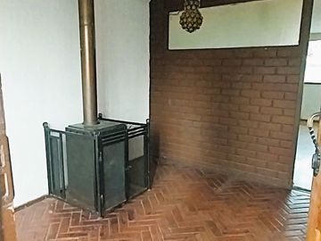 Gran Terreno, Ideal Para Remodelar, Piscina, Colegios, Metro