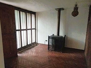 Gran Terreno, Ideal Para Remodelar, Piscina, Colegios, Metro