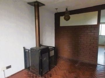 Gran Terreno, Ideal Para Remodelar, Piscina, Colegios, Metro