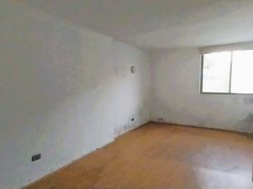 Gran Terreno, Ideal Para Remodelar, Piscina, Colegios, Metro