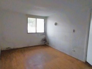 Gran Terreno, Ideal Para Remodelar, Piscina, Colegios, Metro