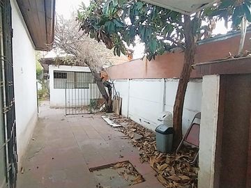 Gran Terreno, Ideal Para Remodelar, Piscina, Colegios, Metro