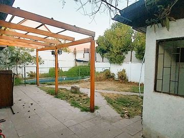 Gran Terreno, Ideal Para Remodelar, Piscina, Colegios, Metro