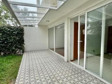 Exclusiva Casa en Urbanización Privada – Sector El Nacional | $183,000