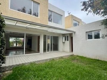 Exclusiva Casa en Urbanización Privada – Sector El Nacional | $183,000
